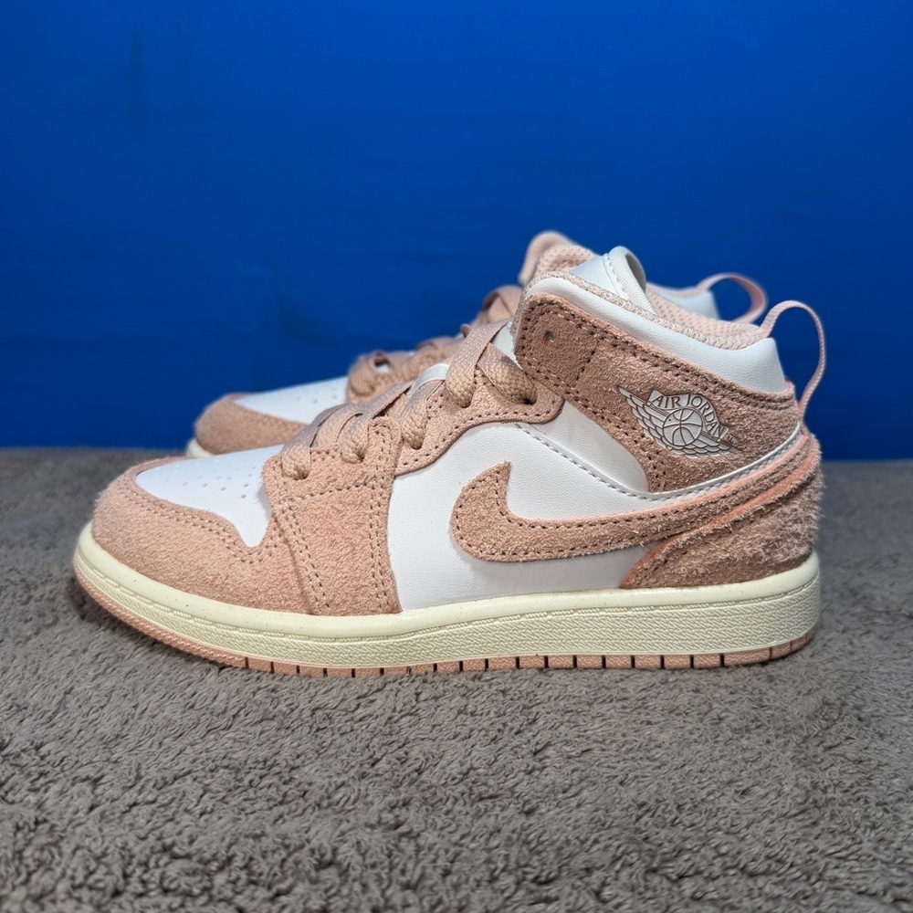 Jordan 1 mid
Legend pink ps
Brand new - Picture 3 of 8